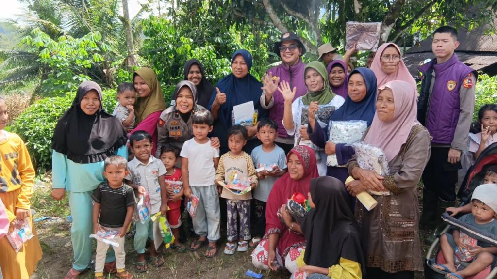 Bantu Pulihkan Psikis dan Bangkitkan Semangat Para Korban Bencana Alam, Tim Trauma Healing Mabes Polri Turun ke Palembayan, Kabupaten Agam