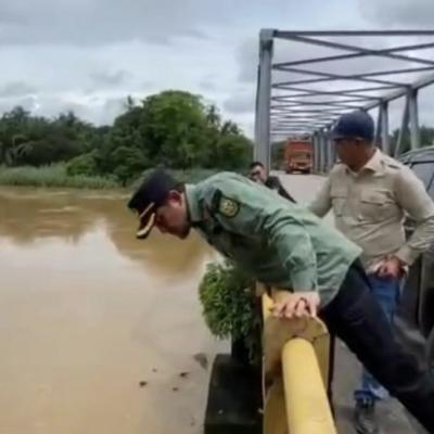 Dinas PUPR Riau Tinjau Banjir Jalan Sontang-Duri Yang Dilanda Banjir
