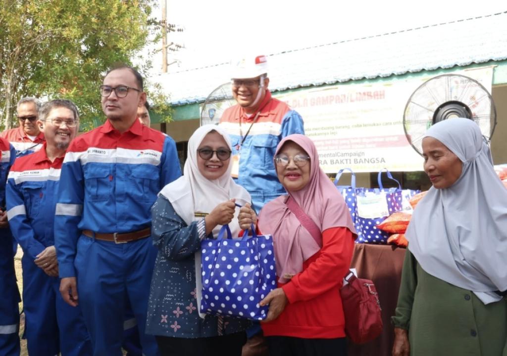Syukuran Keselamatan, PHR Berbagi Paket Sembako dan Edukasi Keselamatan bagi Warga Bangko dan Duri