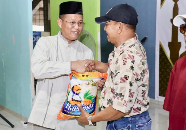 Pemko Batam Salurkan Bantuan Beras Ramadan di Sekupang
