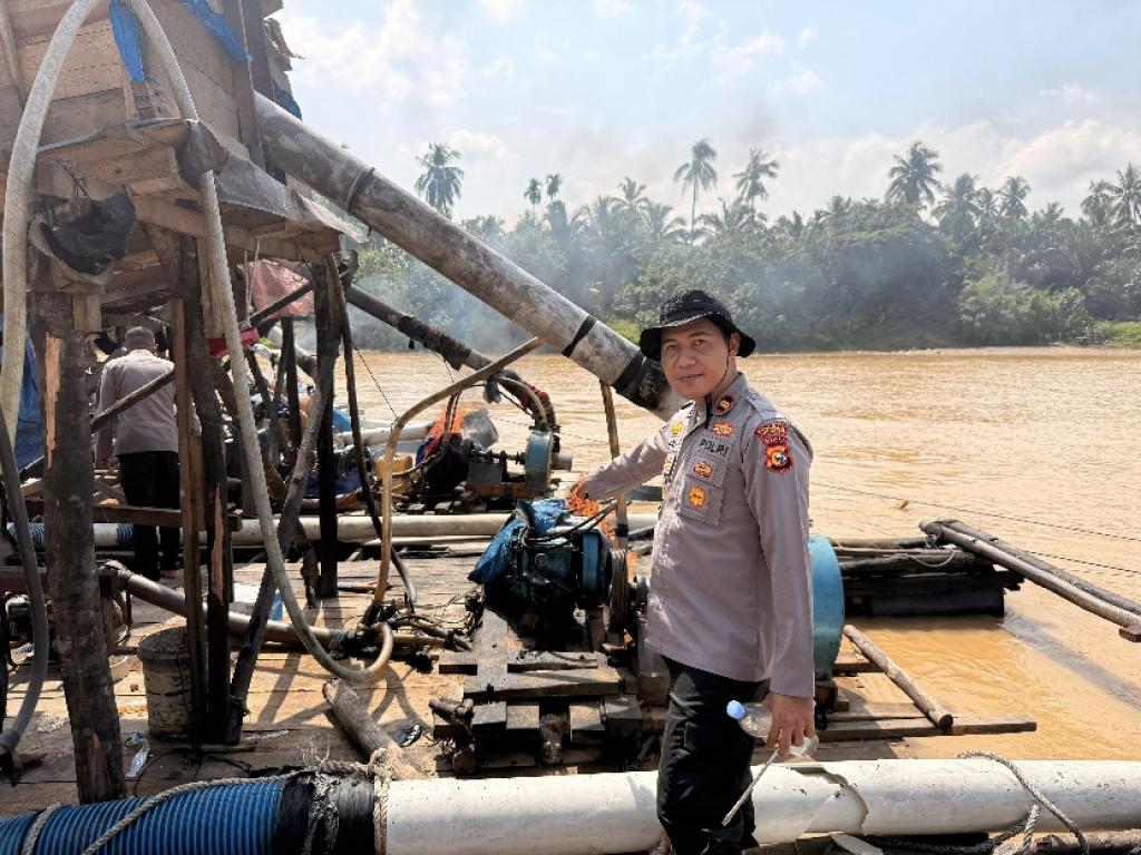 Polsek Cerenti Tertibkan 12 Rakit PETI Jenis Dompeng di Sungai Kuantan Desa Pulau Busuk