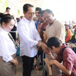 Amsakar Achmad dan Li Claudia Chandra Serahkan Bantuan Baznas untuk Disabilitas dan DLH Batam