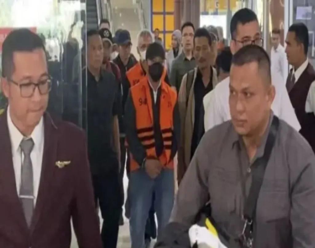 Abdul Wahid Cs Dibawa ke Pekanbaru, Pendukung Nyatakan Siap Hadapi Persidangan