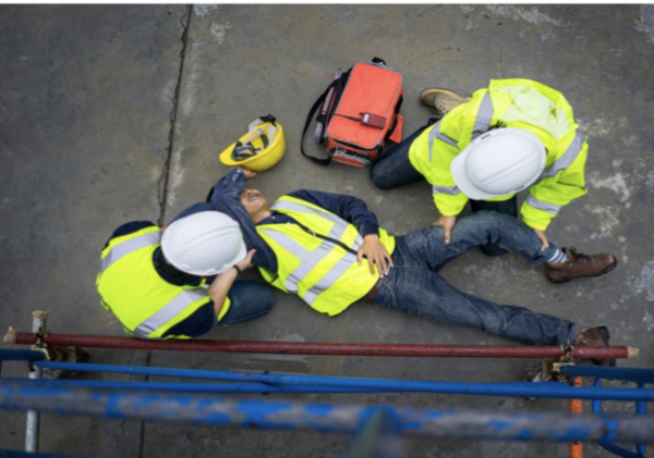 Lift Barang Anjlok di Proyek RS Santa Maria Pekanbaru, Tiga Pekerja Luka Berat