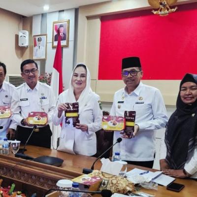 Kemensos Salurkan 2.000 Paket Makanan Darurat untuk Natuna