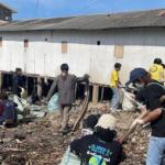 Peringati Hari Bumi, Relawan Angkat 1,7 Ton Limbah di Tanjung Uma