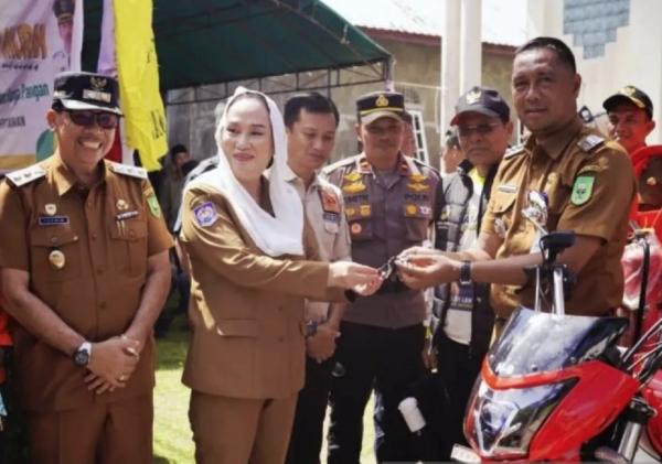 Pemkab Natuna Serahkan Kendaraan Pemadam untuk Pulau Laut