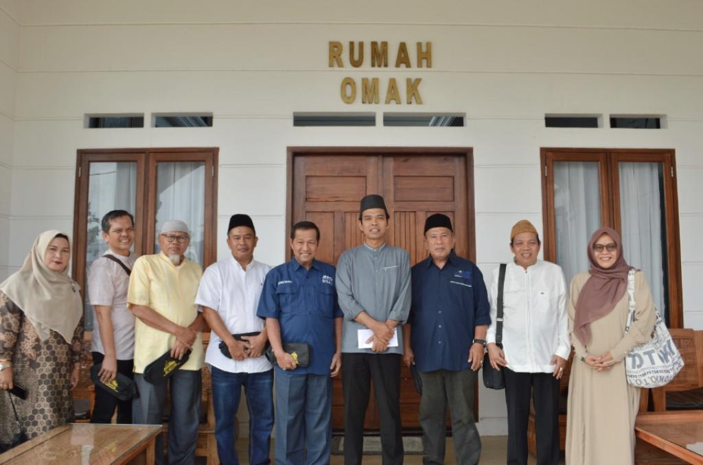 Silaturahmi dengan Panitia HUT JMSI, UAS: Media Berperan Besar Cerahkan Umat