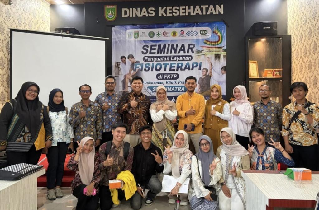HIMAFIS Universitas Awal Bros Ikuti Bakti Sosial dan Seminar Penguatan Layanan Fisioterapi di Dumai