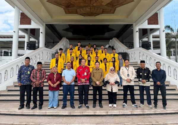 220 Mahasiswa Fakultas Hukum Unilak Laksanakan Karya Bakti Masyarakat di Mempura