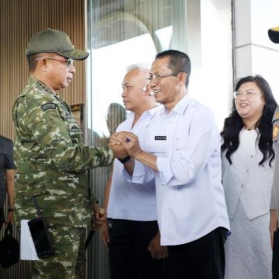 Kunjungi Kepri, Panglima TNI Disambut Wali Kota Batam di Bandara Hang Nadim