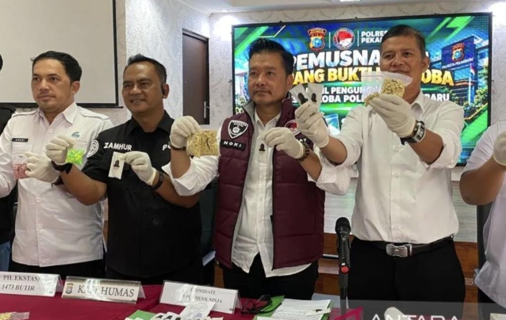 Polresta Pekanbaru Musnahkan 1.473 Pil Ekstasi dan 31 Cartridge Etomidate