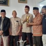 UAS Terima Anugerah Voice of The Ummah dari JMSI Riau