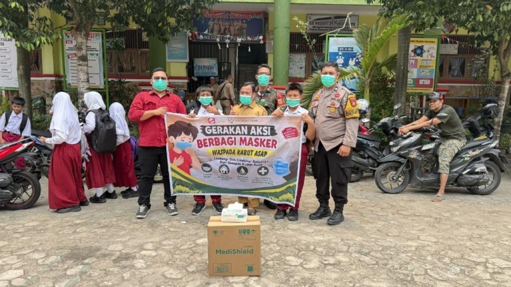 PT Arara Abadi Bagikan Puluhan Ribu Masker untuk Siswa di Pekanbaru