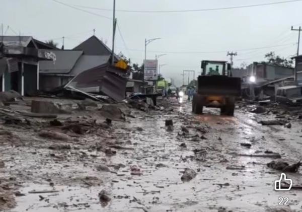 Banjir Bandang Terjang Solok, Jalan Solok-Padang Sementara Ditutup