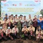 TNI-Polri Bersama Buruh Tanam 20 Ribu Pohon di Siak, Kabaharkam Tekankan Polisi Bersama Masyarakat