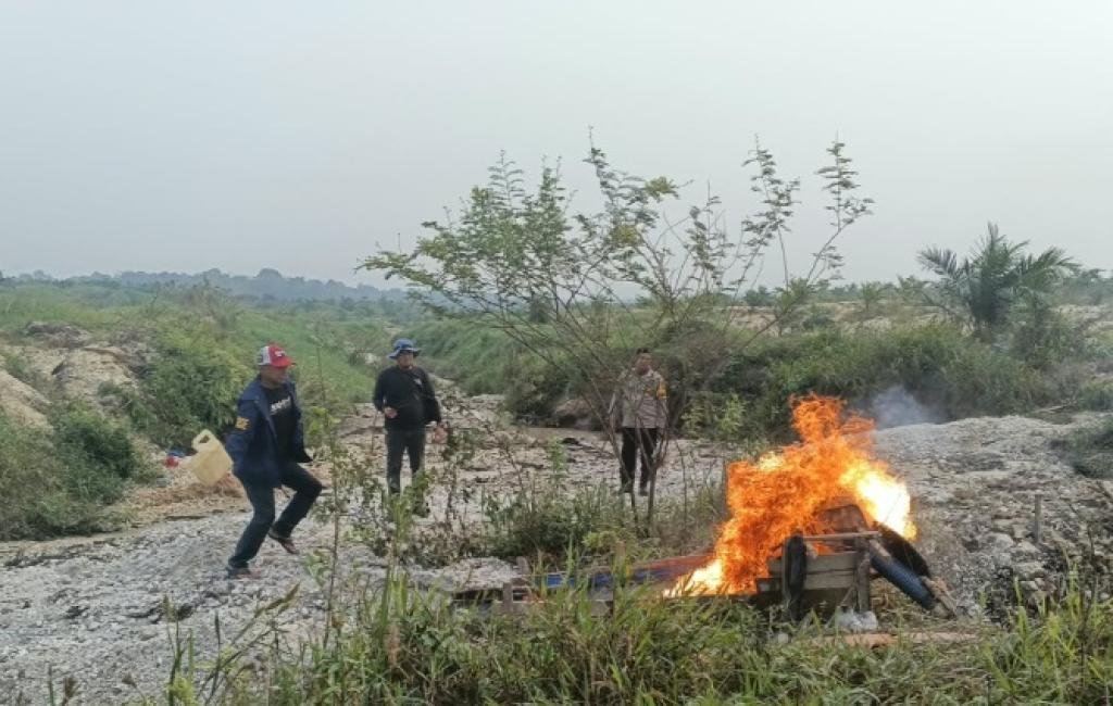 Polsek Kuantan Mudik Tertibkan Dua Mesin PETI di Desa Pantai