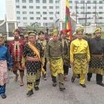 Lepas Arak-arakan HKN, Fadli Zon Hentak Cokmar LAMR Tiga Kali