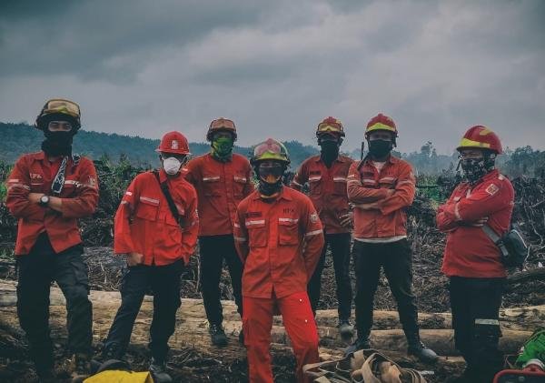Di Garis Api, Rasman Bertaruh Nyawa; di Rumah, Keluarga Menunggu