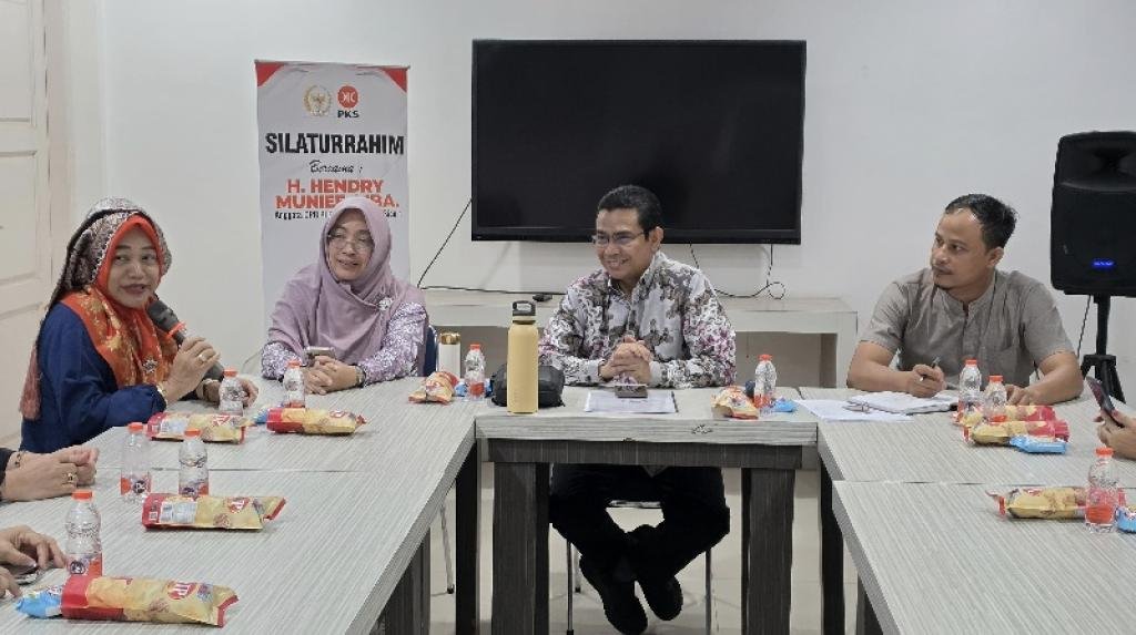 Anggota DPR RI Dapil Riau-1 Hendry Munief Terima Silaturahmi Himpunan Siompu Kampar Riau