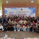 Denny JA Hadirkan Puisi Esai di Taman Kota, Luncurkan Antologi Rumah Itu Bernama Indonesia