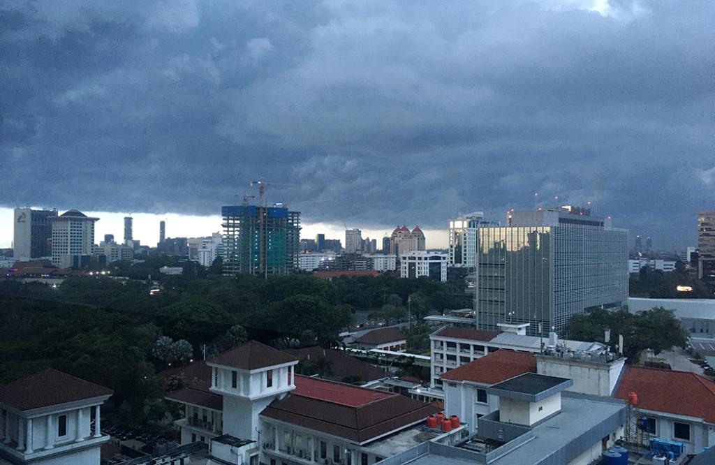 Cuaca Kepri Hari Ini: Cerah Berawan dengan Potensi Hujan Lokal dan Angin Kencang