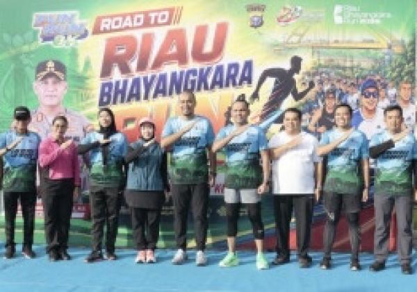Bupati Inhu dan Forkopimda Meriahkan Fun Run 8K Sambut Hari Bhayangkara 2026