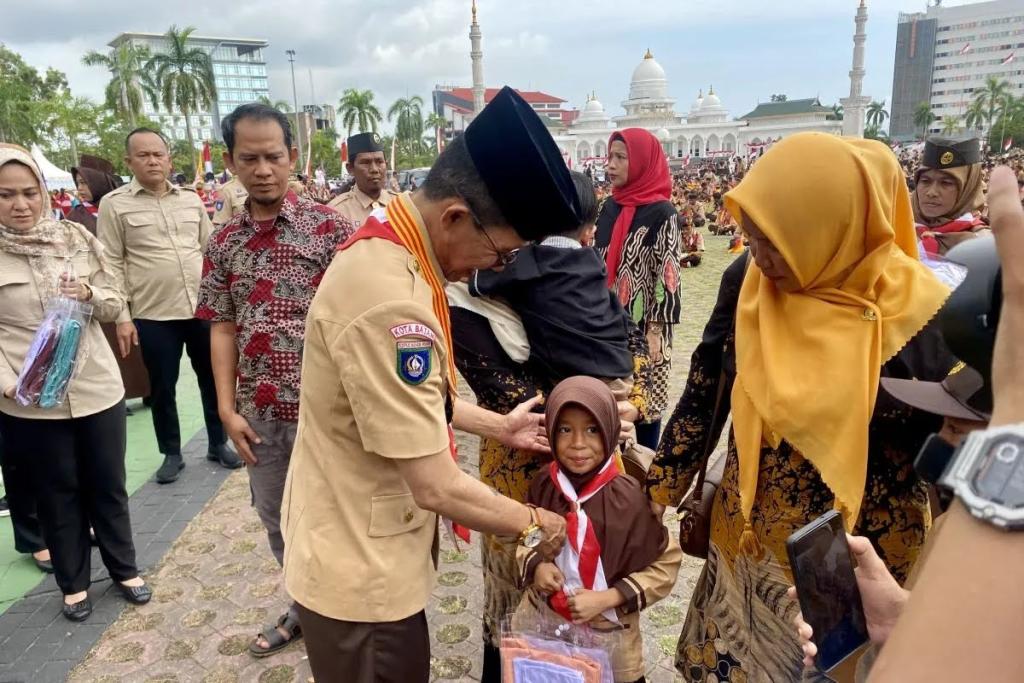 Pemko Batam Bagikan Dua Setelan Seragam Gratis untuk 52 Ribu Murid