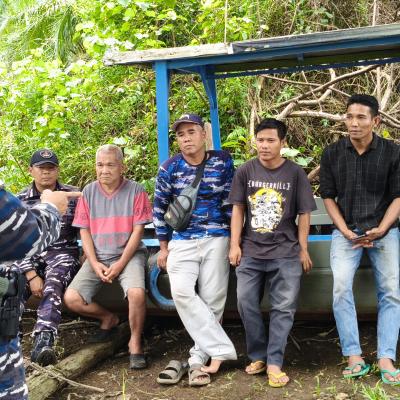 Posal Bengkalis Lakukan Patroli Jalur Perdagangan Internasional Sungai Siak dan Berikan Sosialisasi Hukum Kepada Masyarakat Pesisir Sungai