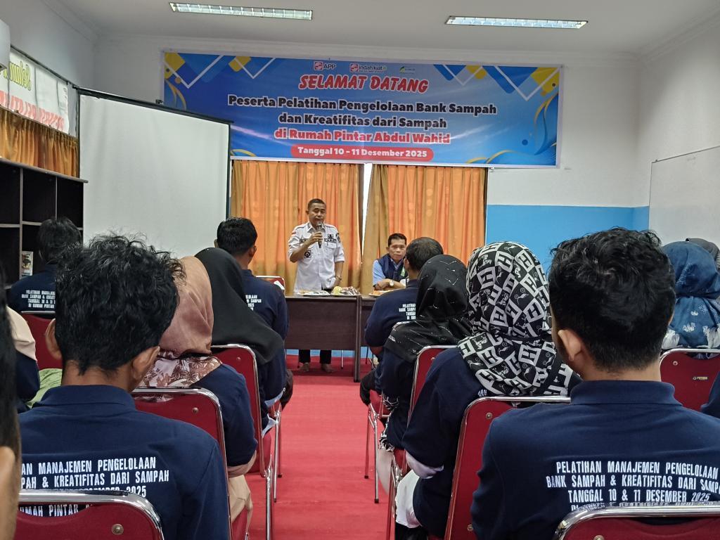 Bangun Kreativitas Masyarakat dan Bantu Pemerintah Ubah Masalah Sampah Jadi Cuan Untuk Warga, CSR PT IKPP Gelar Pelatihan Bank Sampah