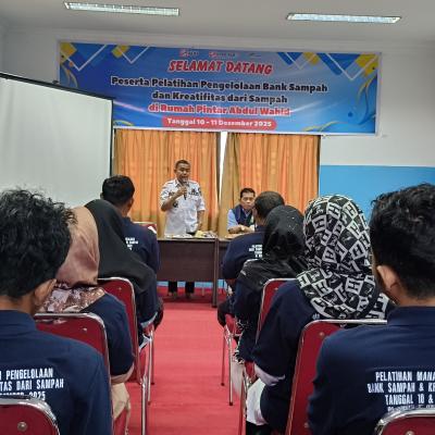 Bangun Kreativitas Masyarakat dan Bantu Pemerintah Ubah Masalah Sampah Jadi Cuan Untuk Warga, CSR PT IKPP Gelar Pelatihan Bank Sampah