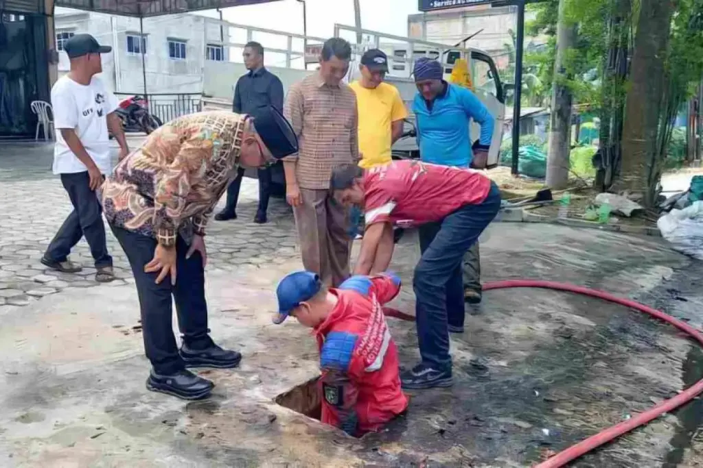 Bikin Saluran Drainase Mampet, Wako Tanjungpinang Minta Perusahaan Pemilik Jaringan Kabel Optik Bertanggungjawab