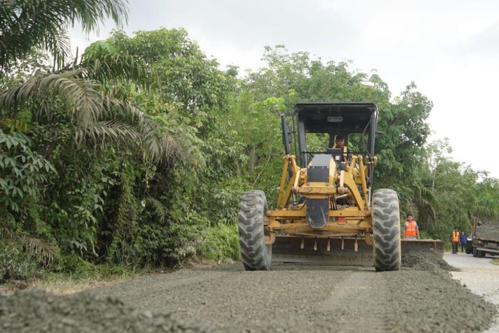 SF Hariyanto Minta Gerak Cepat, Dinas PUPR Riau Bentuk Tim Perbaikan Jalan