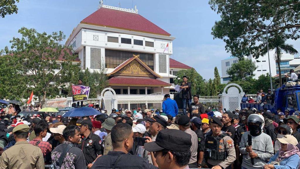Demo di DPRD Batam, Warga Tanjung Sengkuang Desak Perbaikan Air Bersih 2x24 Jam