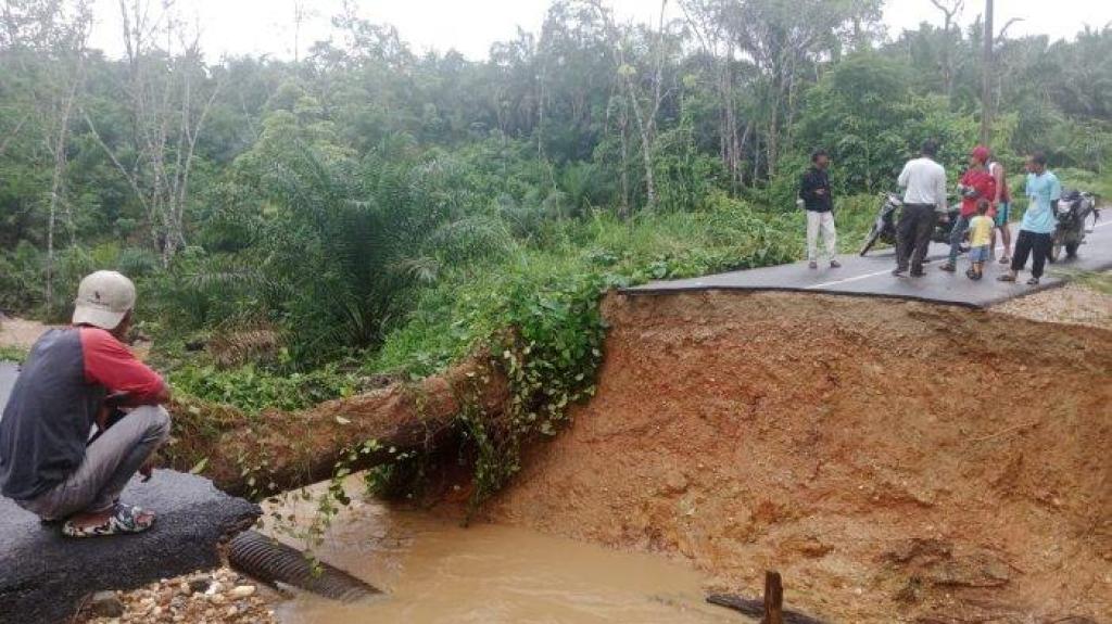 DPRD Kuansing Desak Pembangunan Jembatan Darurat Usai Putusnya Jalan Desa Sigaruntang-Koto Inuman