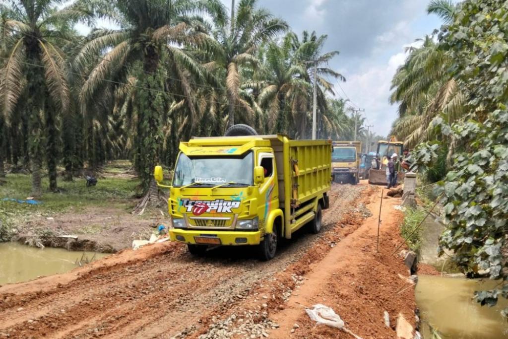 Jalur Alternatif Pasir Pangaraian-Ujung Batu Rohul Kembali Bisa Dilalui