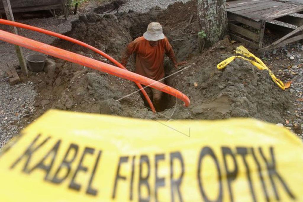 Pemko Pekanbaru Mulai Tertibkan Kabel Fiber Optik Udara di 4 Ruas Jalan