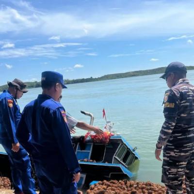 Kapal Bermuatan 60 Ton Kelapa Karam di Pelabuhan Golden Fish Batam
