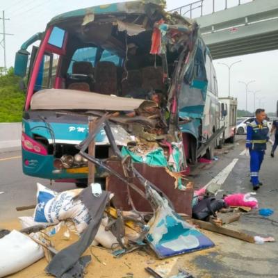 Bus Tabrak Truk di Tol Pekanbaru-Dumai, Satu Tewas, Sopir Kabur