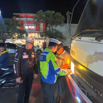 Bongkar Muat Truk Besar di Pekanbaru Masih Terjadi di Luar Jam Ketentuan