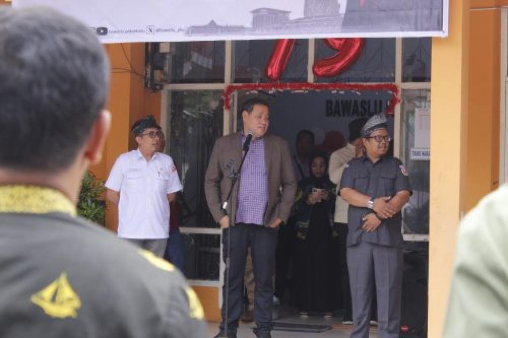 Anggota Bawaslu RI Herwyn J H Malonda Kunjungi Bawaslu Pekanbaru, Tekankan Pentingnya Pengawasan Pemilihan 2024