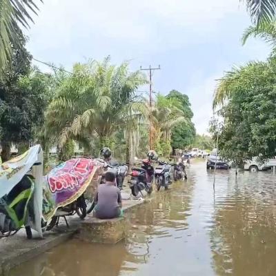 Warga Pangkalan Kerinci Waspada, Genangan Air Meningkat Usai Hujan Deras