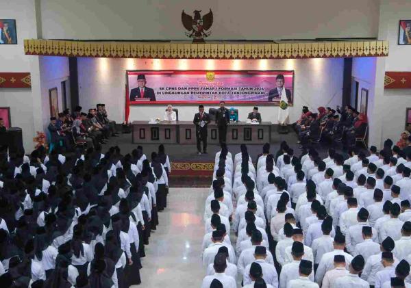 Wali Kota Tanjungpinang Lantik 8 CPNS dan 517 PPPK, Dorong ASN Utamakan Sikap Pelayanan