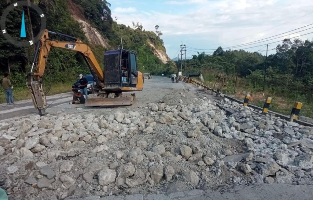 BPJN Riau Genjot Perbaikan Jalan Lintas Riau-Sumbar KM 106 Tanjung Alai Kampar, Target Selesai Tepat Waktu