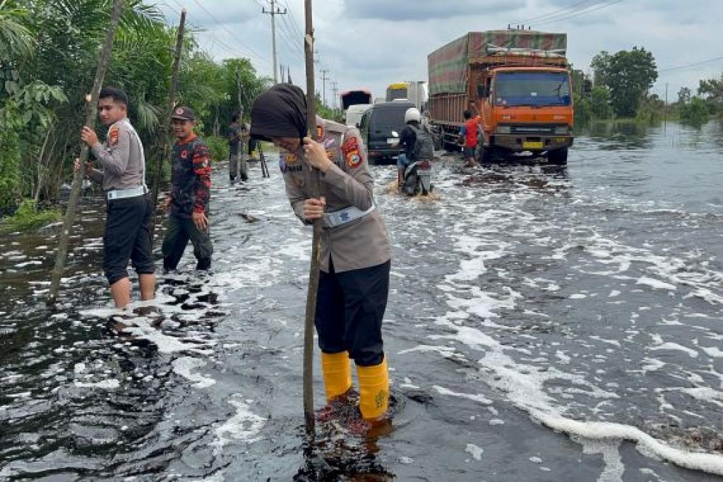 Hari Empat Banjir di Jalintim Pelalawan, Debit Air Meningkat Hingga 65 Cm