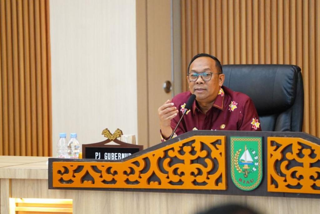 Pj Gubernur Riau Kumpulkan Seluruh OPD: Refleksi dan Rencana Strategis 2025