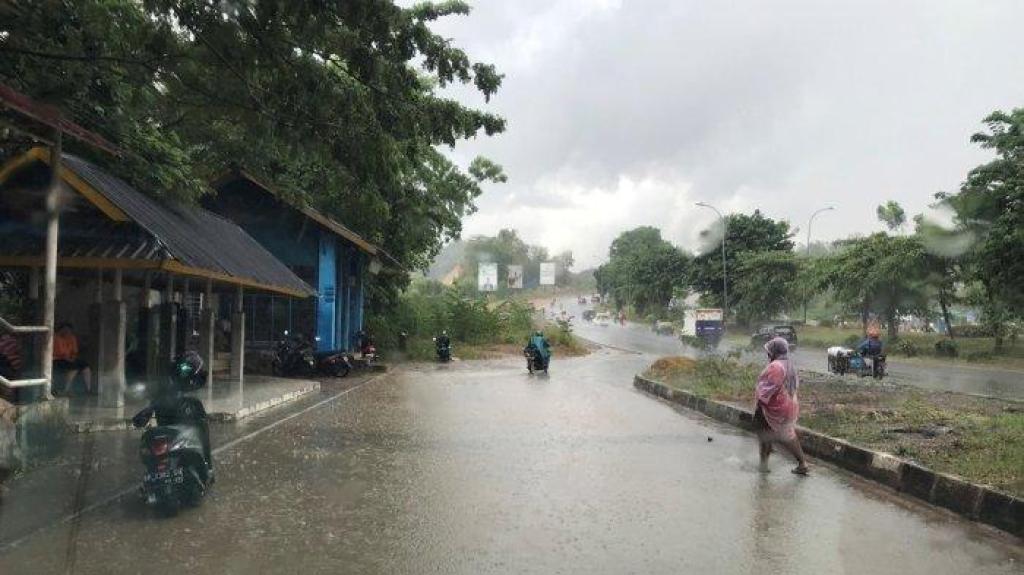 BMKG Riau Imbau Masyarakat Waspada Hujan Lebat dan Petir pada Sore hingga Dini Hari