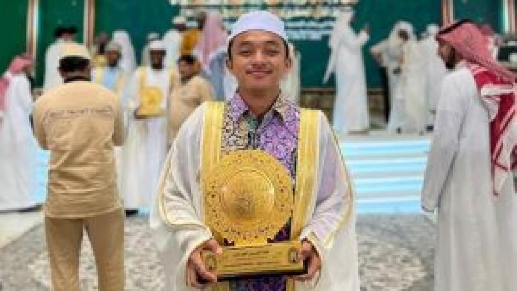 Hafiz Asal Riau Juara II MHQ Internasional 2025 di Arab Saudi