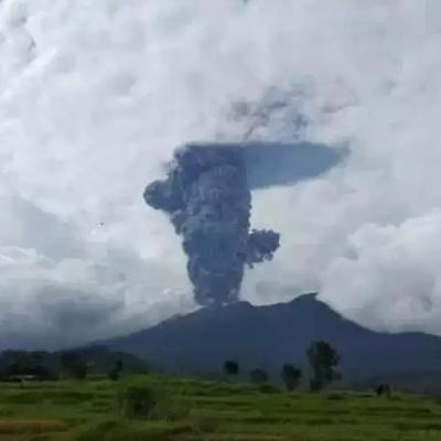 Gunung Marapi Erupsi Lagi, Suara Dentuman Kejutkan Warga Tanah Datar