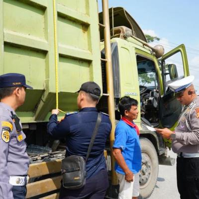 Tim Gabungan Gelar Razia, Lima Truk ODOL Ditilang Petugas